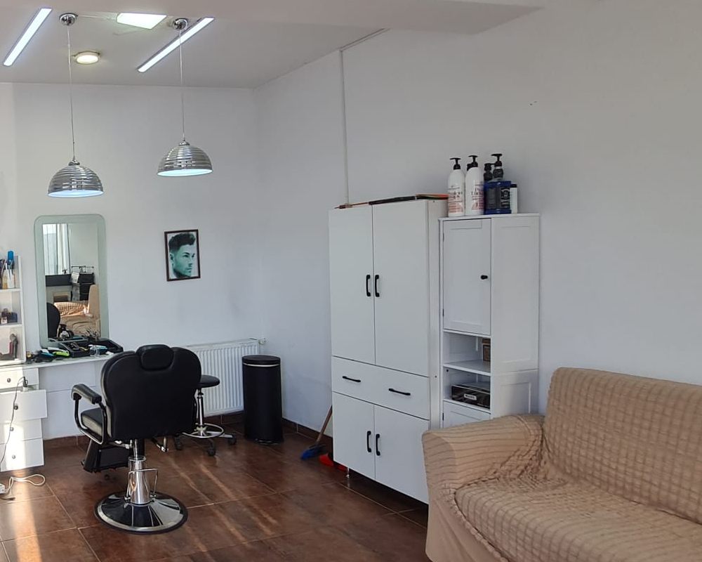 Scaunul de frizerie din salon